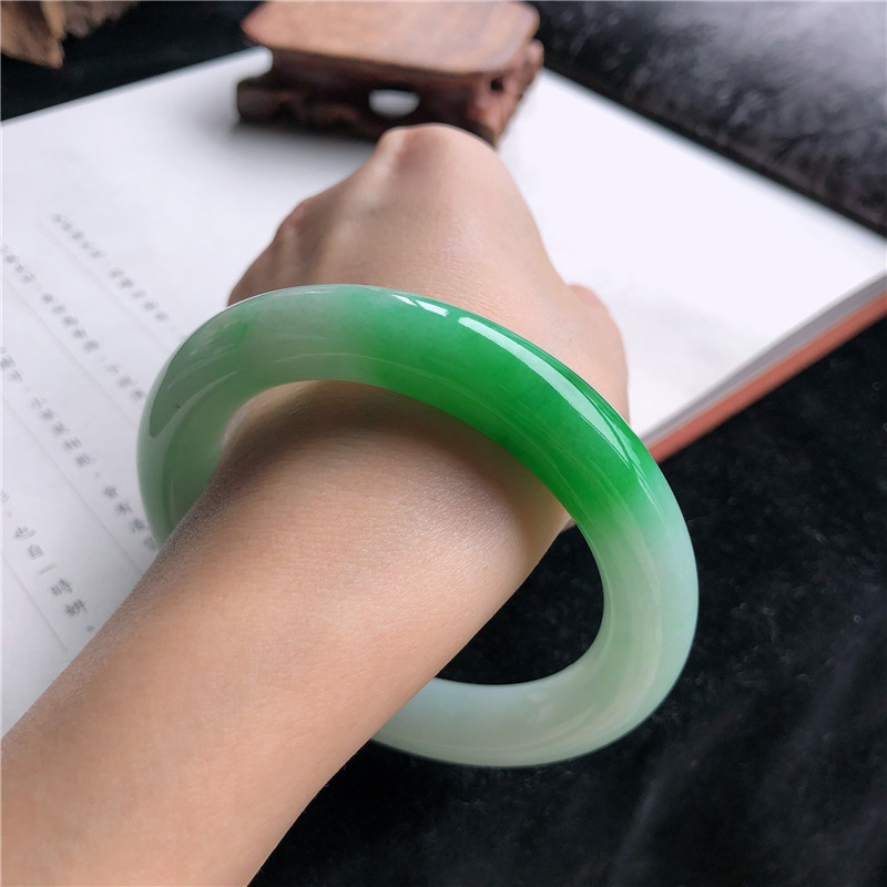 Natural Burmese Jadeite Bracel - Lighting 评论和价格